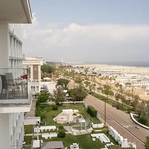 https://hotel-caesar-rimini.emilia-romagnahotels.net